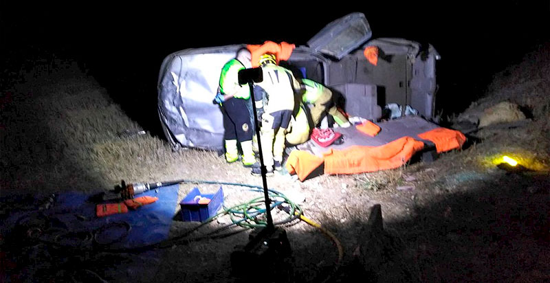 Bomberos liberan a dos heridos en un accidente de tráfico en Torrubia del Campo