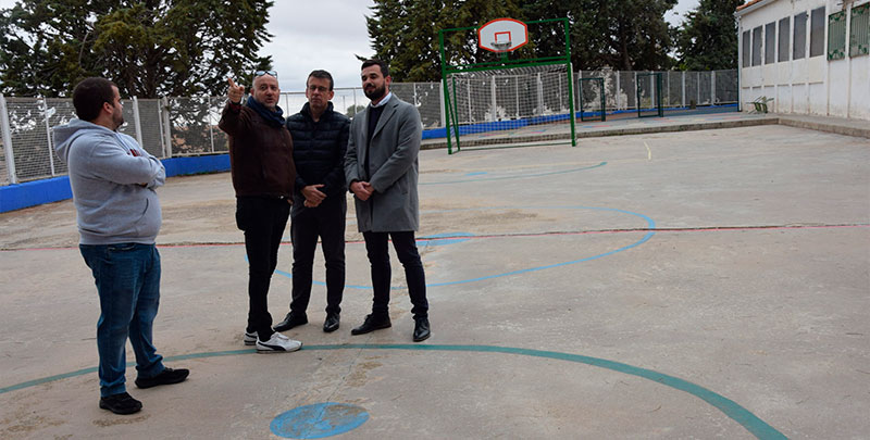 Mejoran las instalaciones y equipamientos deportivos del colegio en Torrubia del Campo